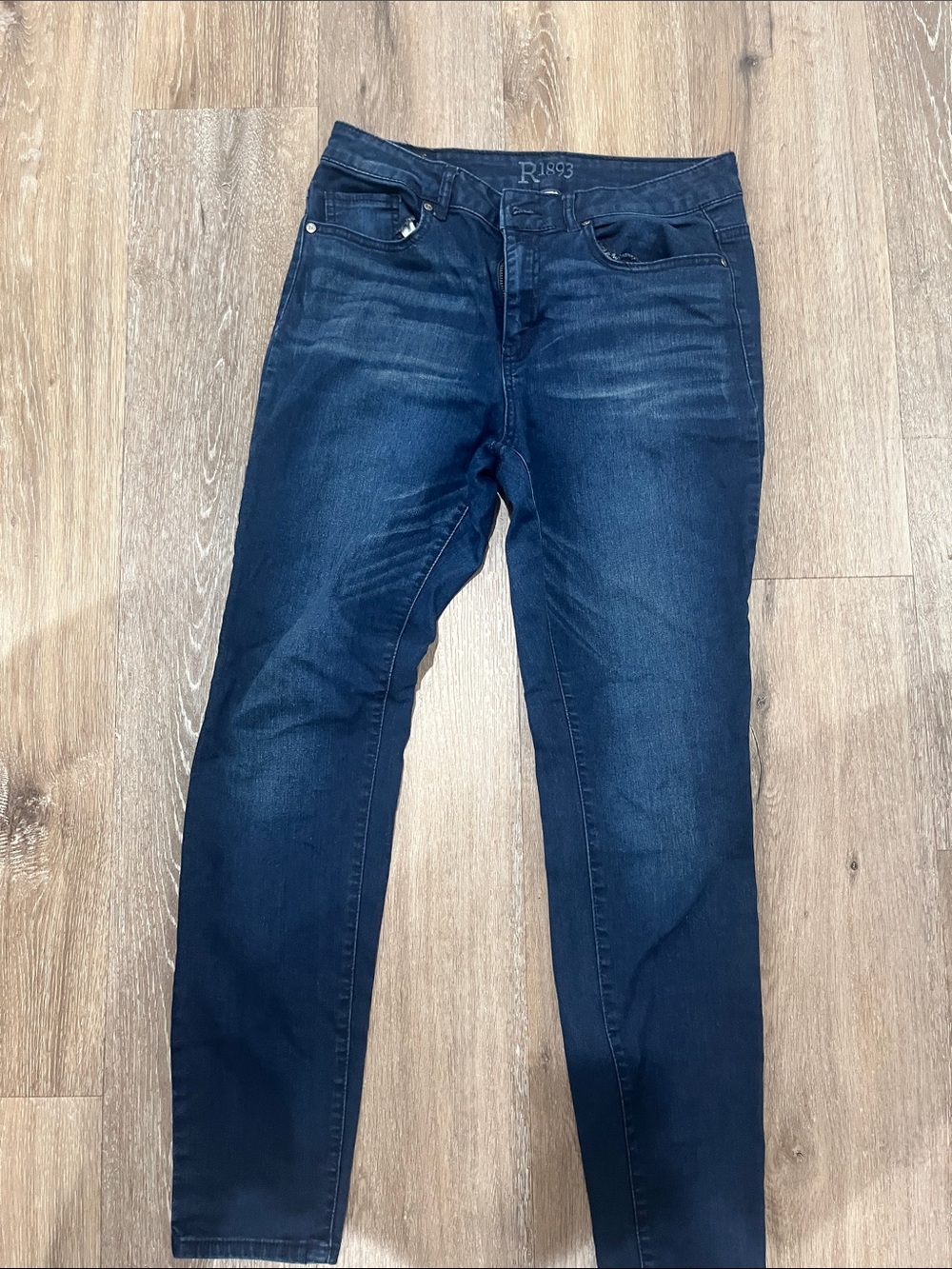 Dark Wash Skinny Jeans - R1893